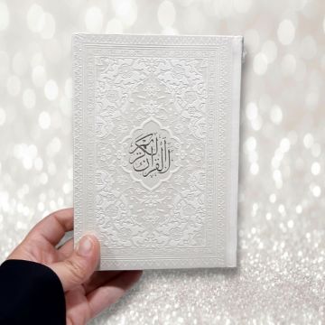 تصویر  قرآن جیبی با ترجمه رنگی / سفید 